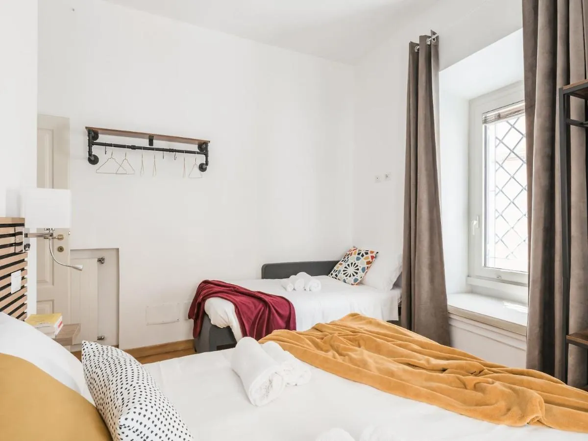 The Best Rent - Spacious Three-Bedroom Apartment Near The Colosseum Rome Italy