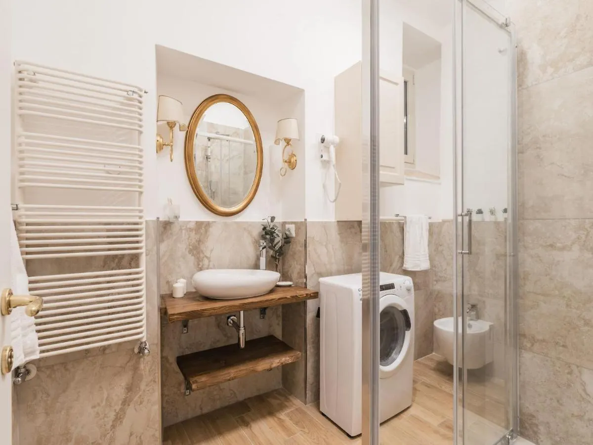 The Best Rent - Spacious Three-Bedroom Apartment Near The Colosseum Rome