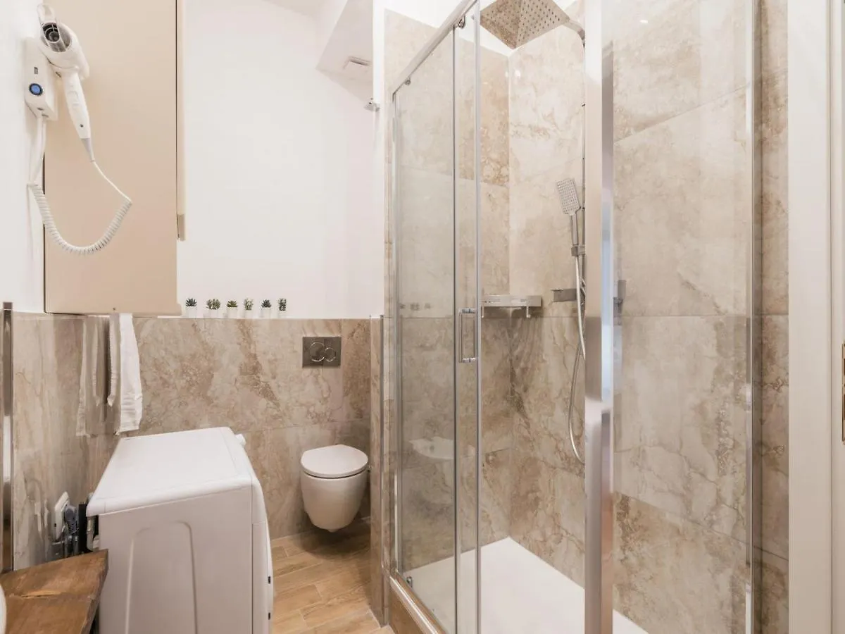 The Best Rent - Spacious Three-Bedroom Apartment Near The Colosseum Rome
