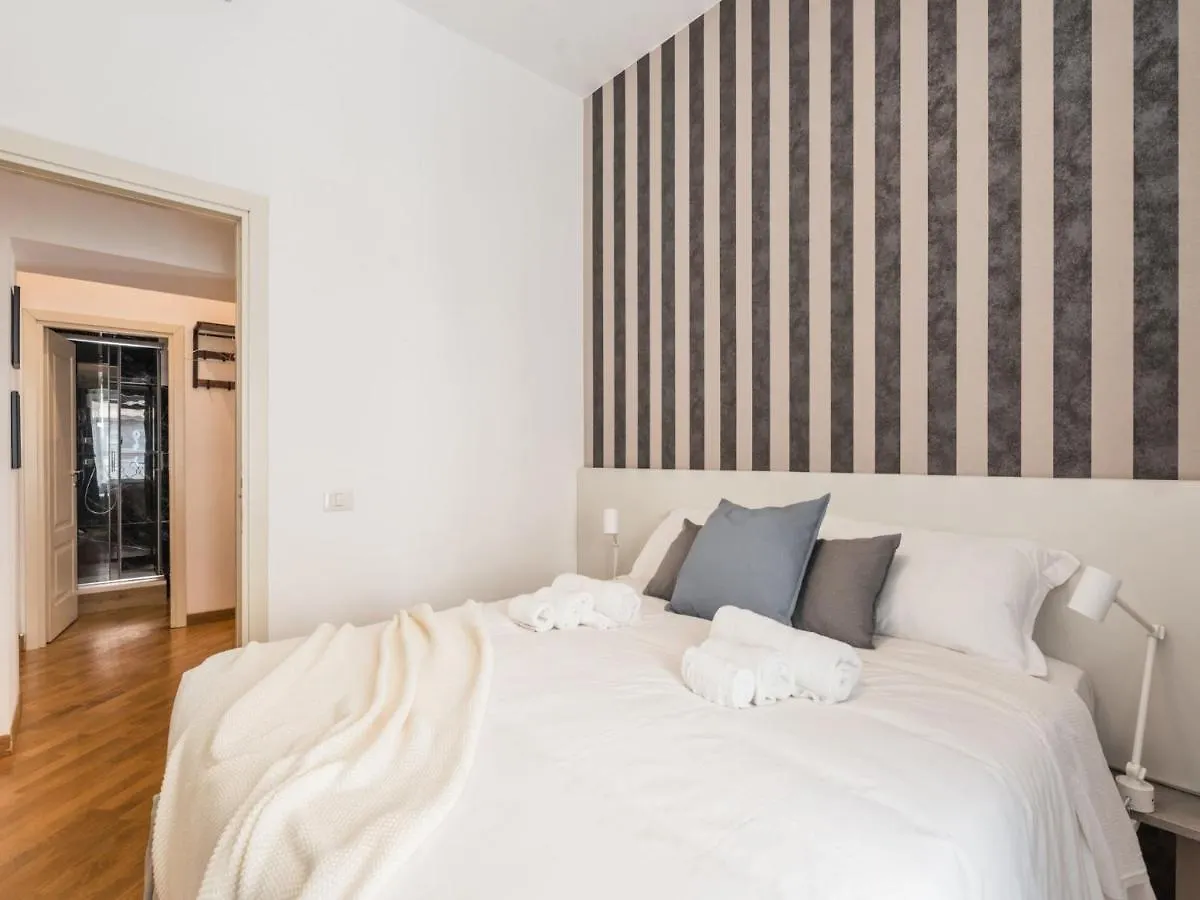 The Best Rent - Spacious Three-Bedroom Apartment Near The Colosseum Rome