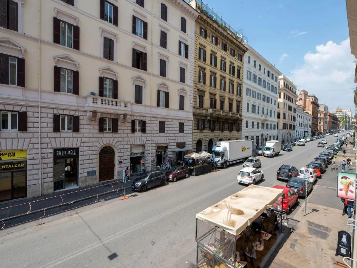 The Best Rent - Spacious Three-Bedroom Apartment Near The Colosseum Rome 0*,