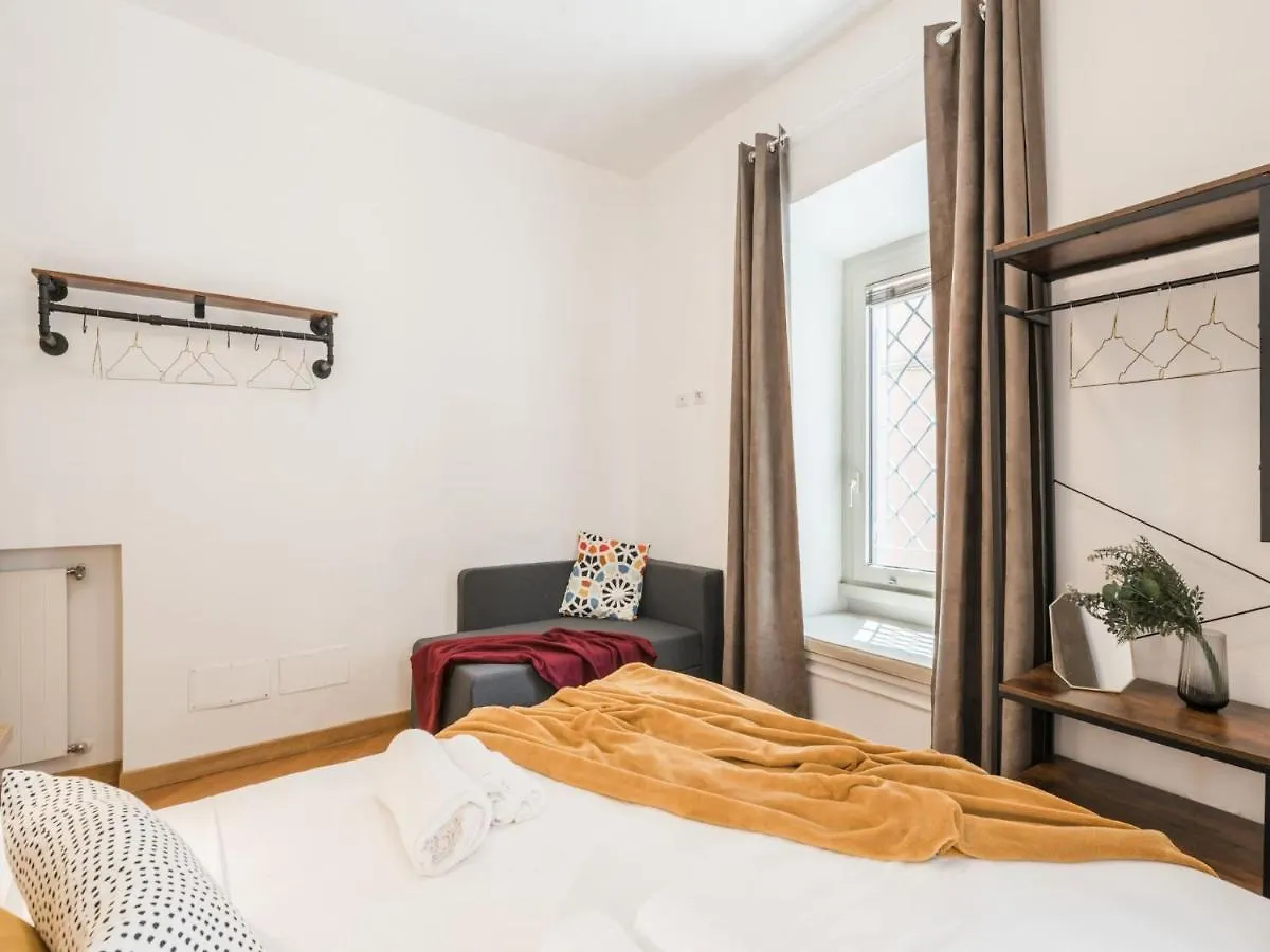 The Best Rent - Spacious Three-Bedroom Apartment Near The Colosseum Rome