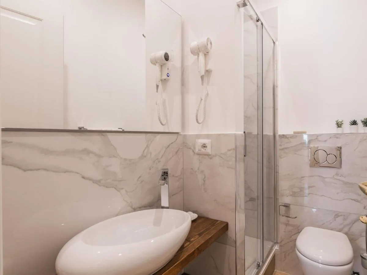 The Best Rent - Spacious Three-Bedroom Apartment Near The Colosseum Rome 0*,