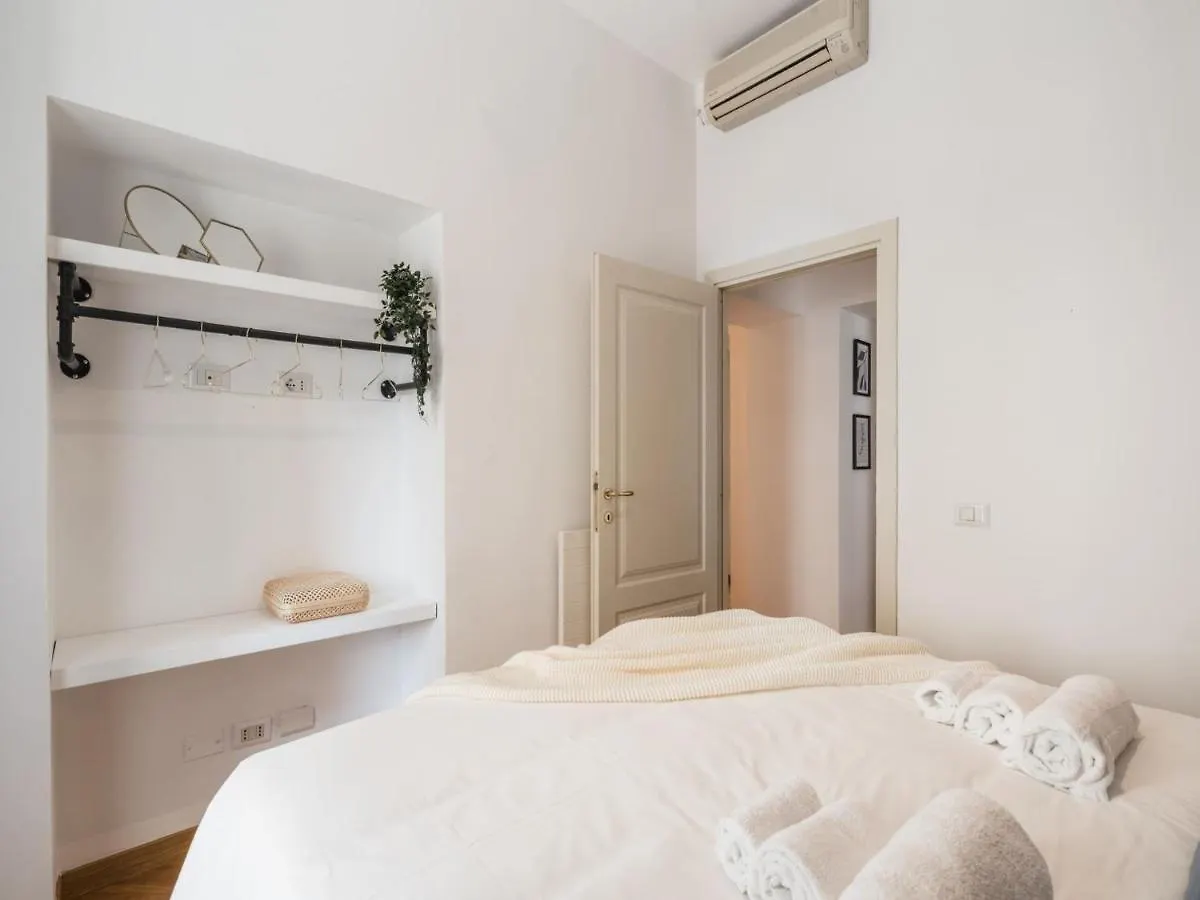 The Best Rent - Spacious Three-Bedroom Apartment Near The Colosseum Rome Italy