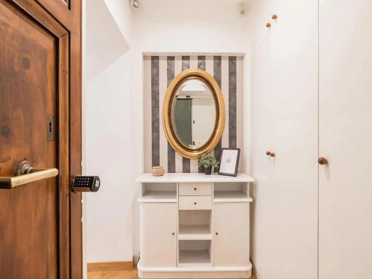 The Best Rent - Spacious Three-Bedroom Apartment Near The Colosseum Rome